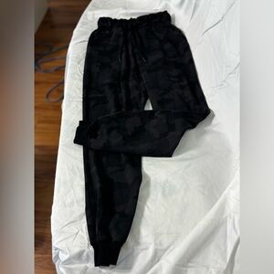 Lululemon Black Camo Jogger Pants Size 2